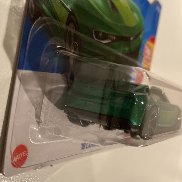 Hot Wheels '18 Camaro SS - Picture 2 of 5